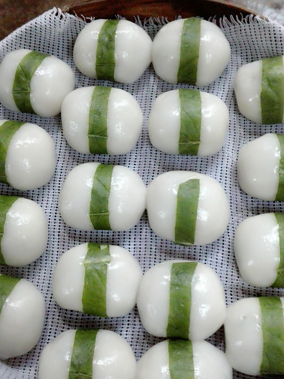  p>赤水猪儿粑是一道美味可口又充满趣味的传统小吃,主要在贵州 a