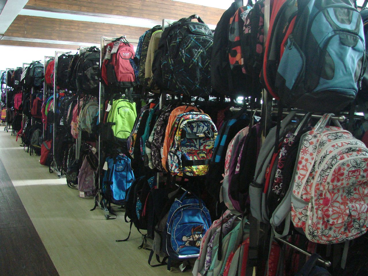 东莞箱包厂网站建设(东莞箱包配件厂集中在那)