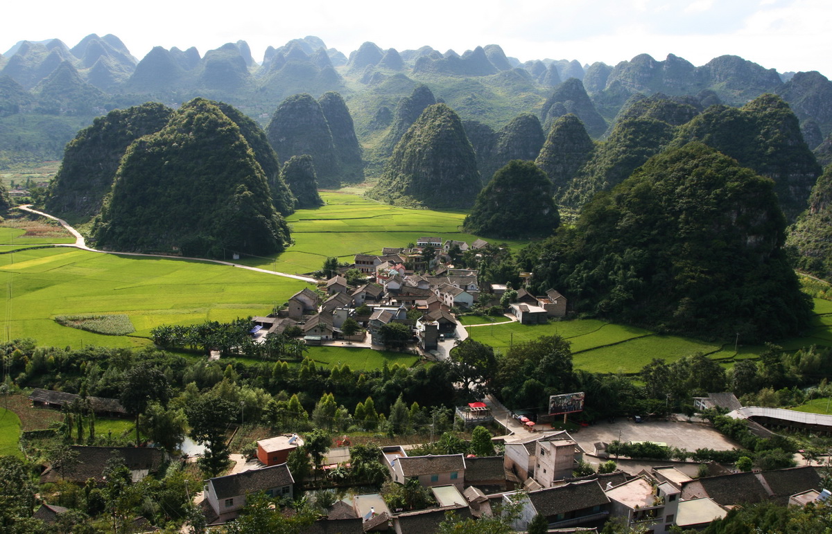  p>兴义八卦田位于贵州省 a target="_blank" href="/item/兴义市