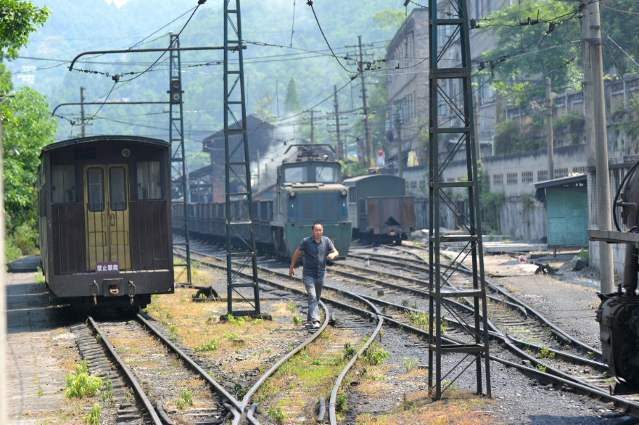 data-lemmaid="5541981">芭石铁路 /a>嘉阳小火车,一辆运行在四川南部