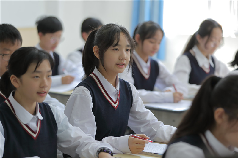 隶属于郑州一中教育集团,是郑州一中初中教研共同体成员学校