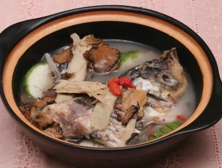 川芎炖鱼头