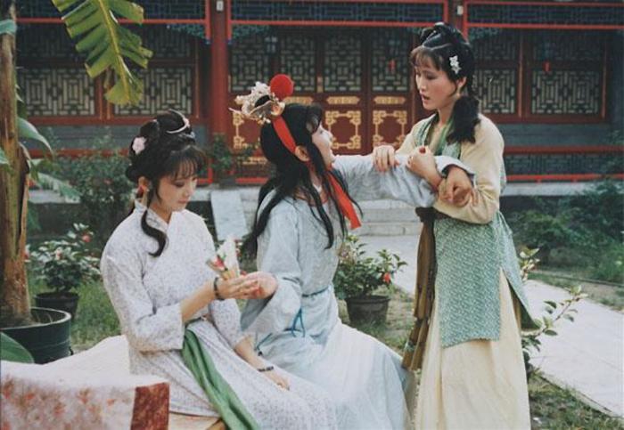 《红楼梦》全书，贾宝玉到底和多少人有亲密的暧昧关系？_百科TA说