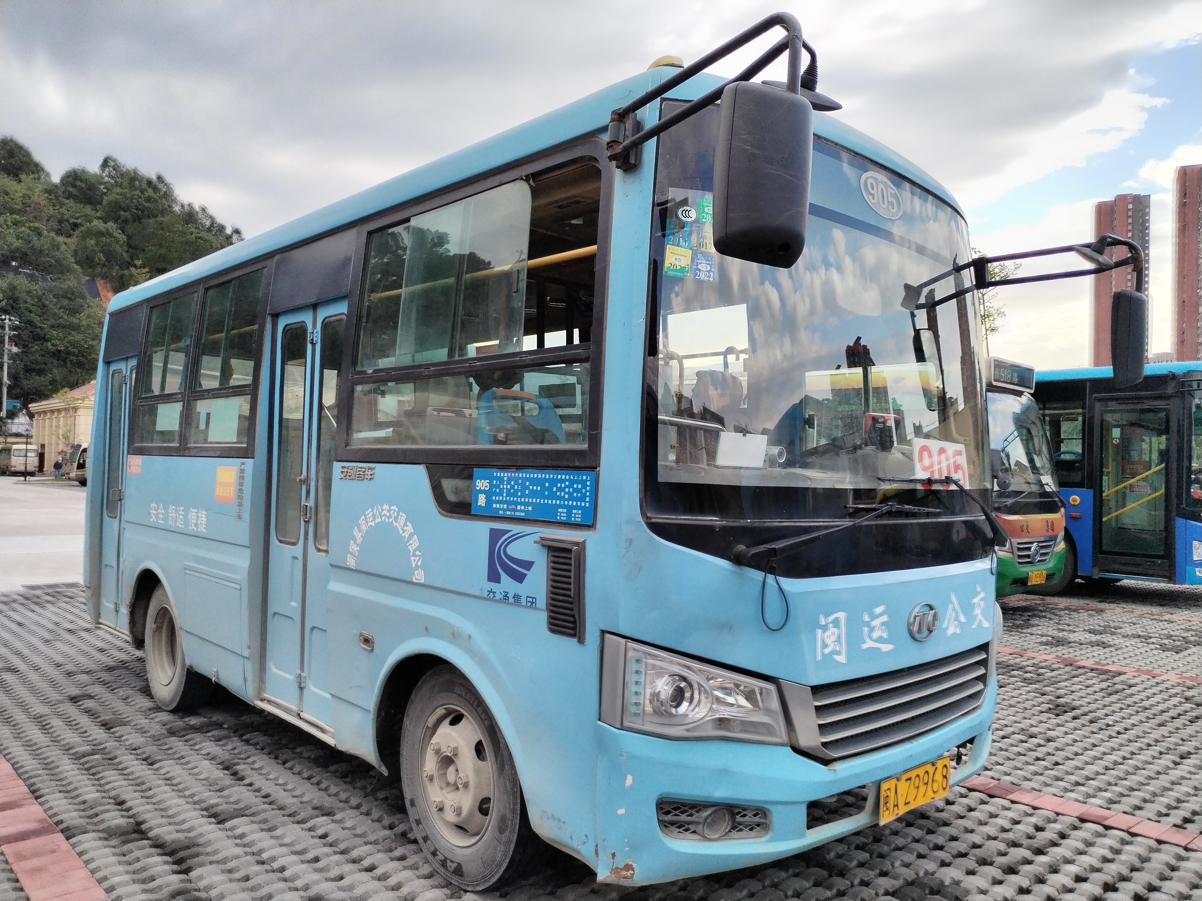 905路公交车于2015年8月28日开通,隶属于福州市首邑公共交通有限公司