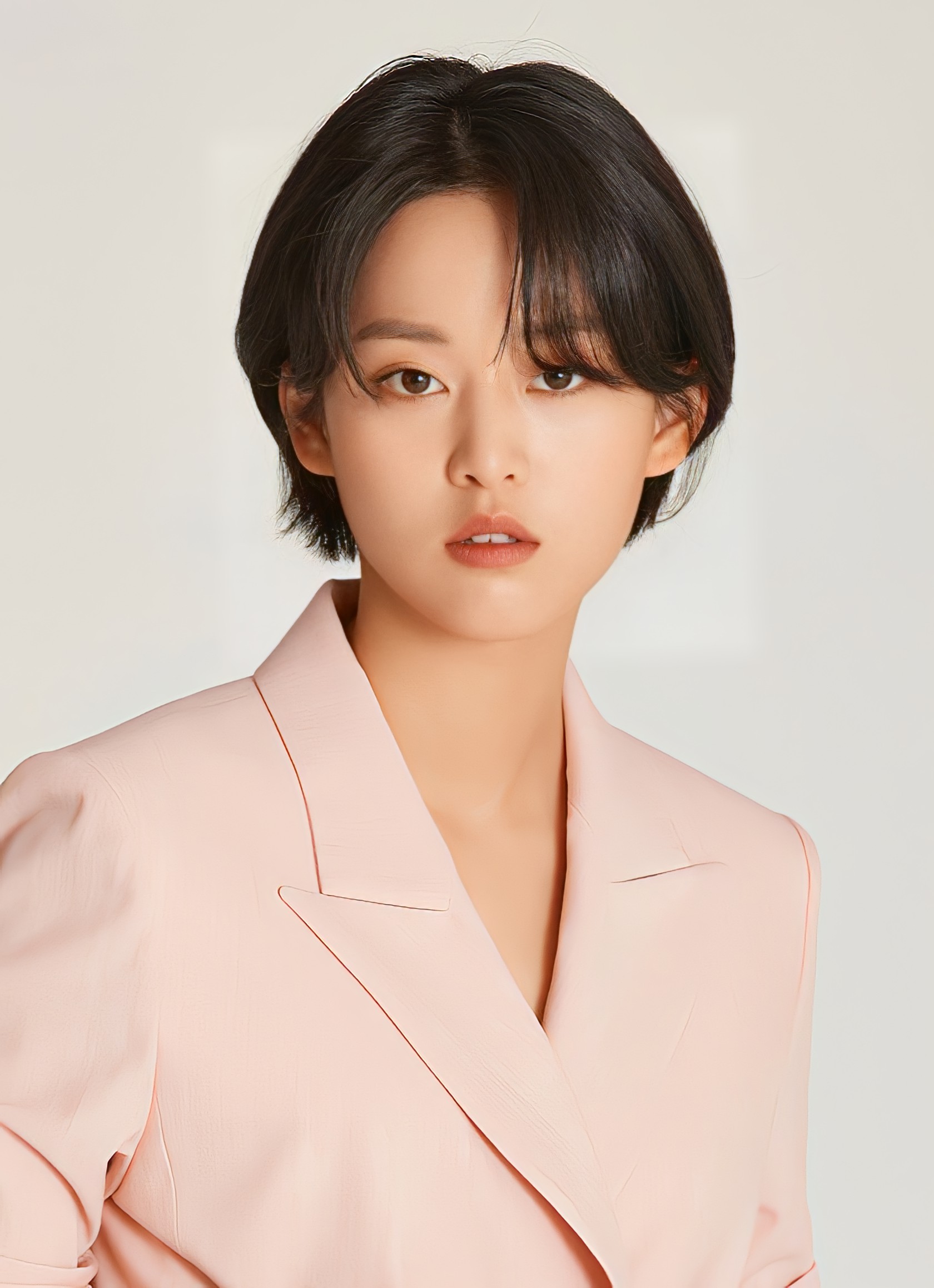 0imui">李妍(      ,lee yeon),1995年2月27日出生于韩国,韩国女演员