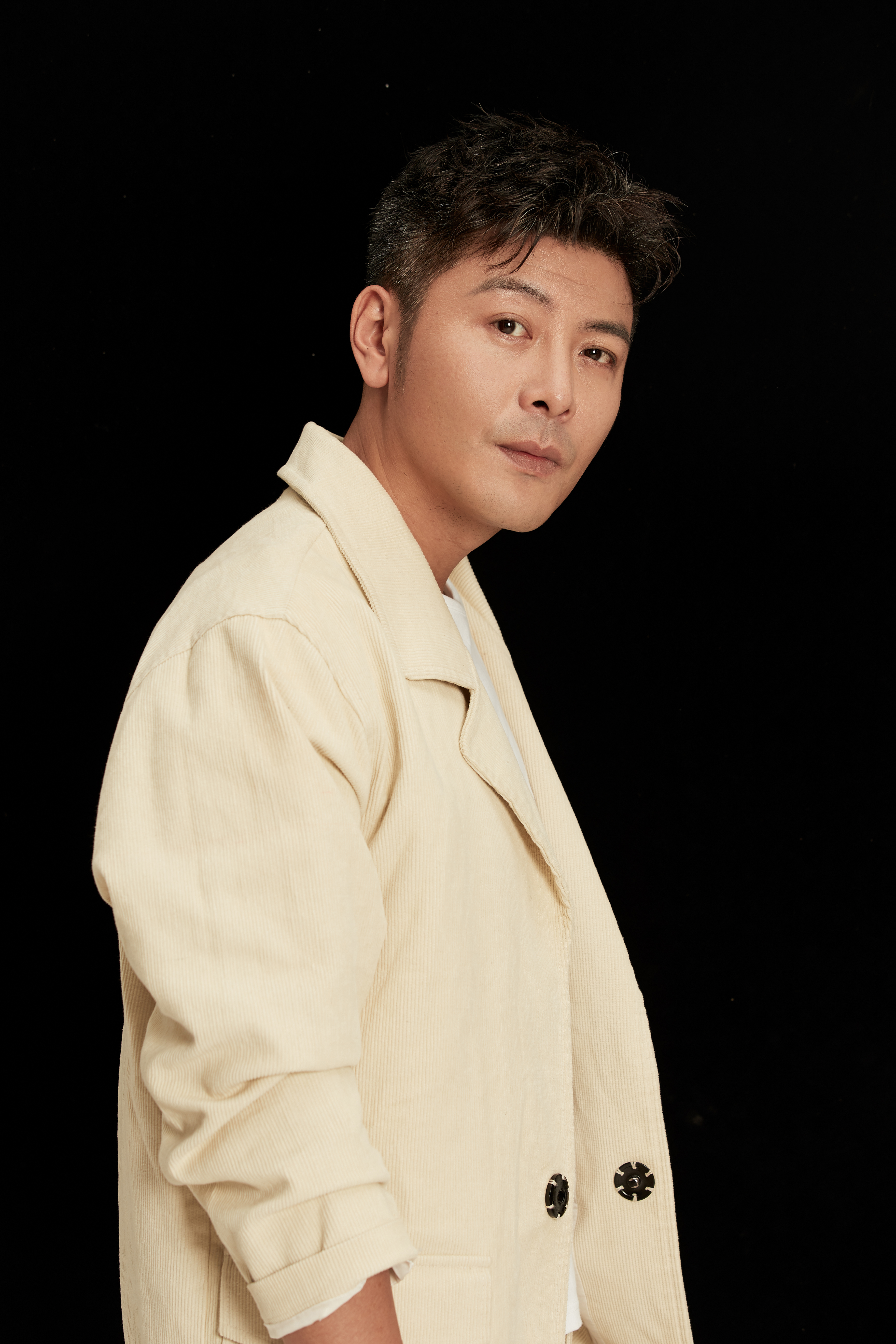 4wb2">吴其江,曾用名吴炜,1978年10月31日出生于江苏省,中国内地演员