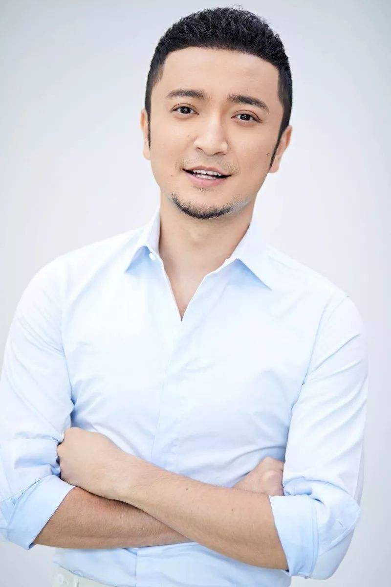 中国中央电视台综艺频道节目主持人,毕业于中国传媒大学.