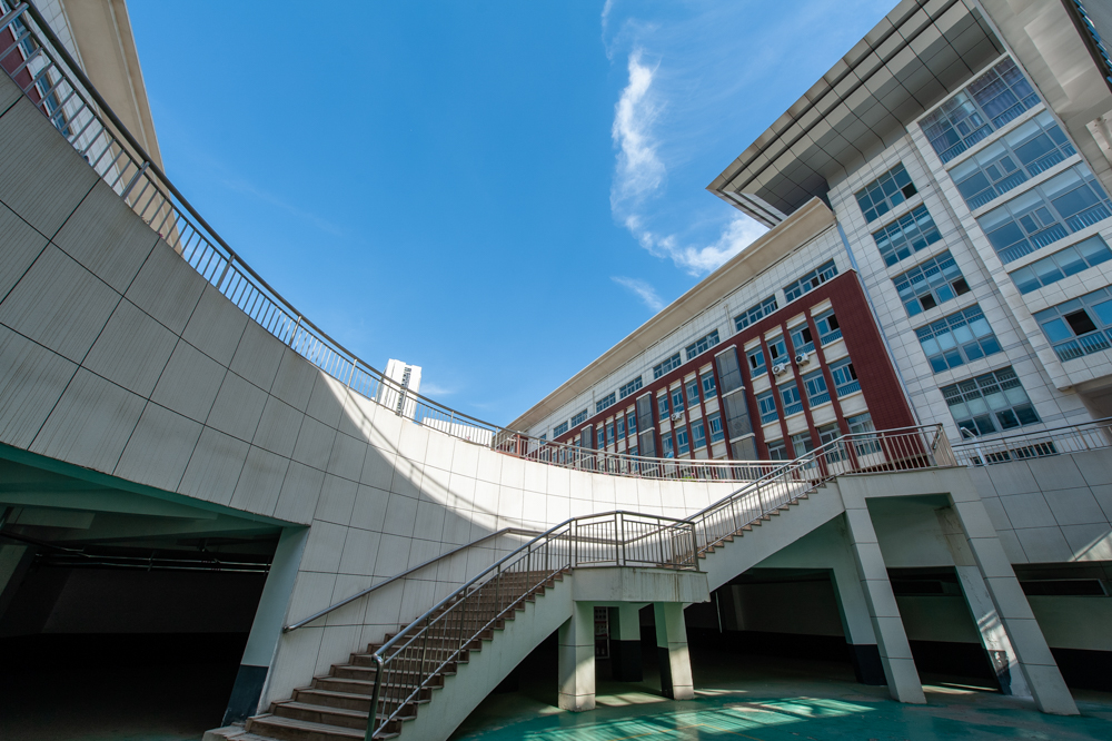  p>临沂市第二中学建立于1958年,是临沂市境内一所由 a target="