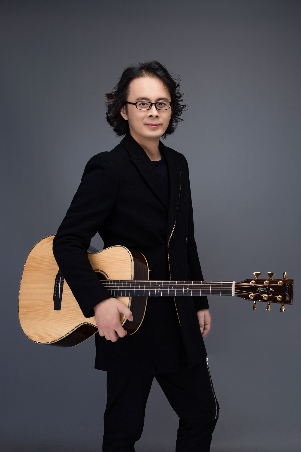 唐磊,1978年7月18日出生于广西壮族自治区桂林市,毕业于济南大学,中国