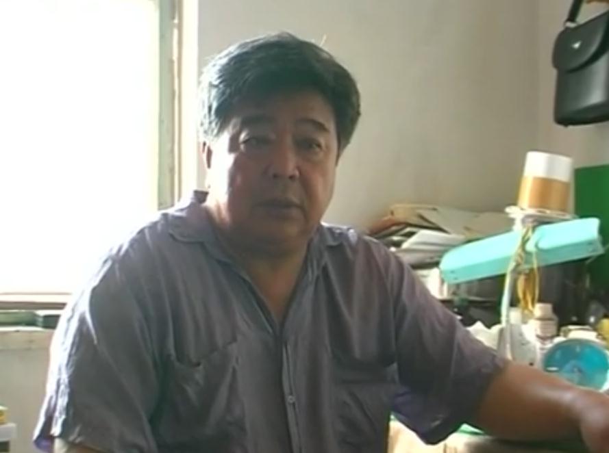 2788116">赵亮 /a>执导的纪录电影,于2001年在阿姆斯特丹纪录片节上映