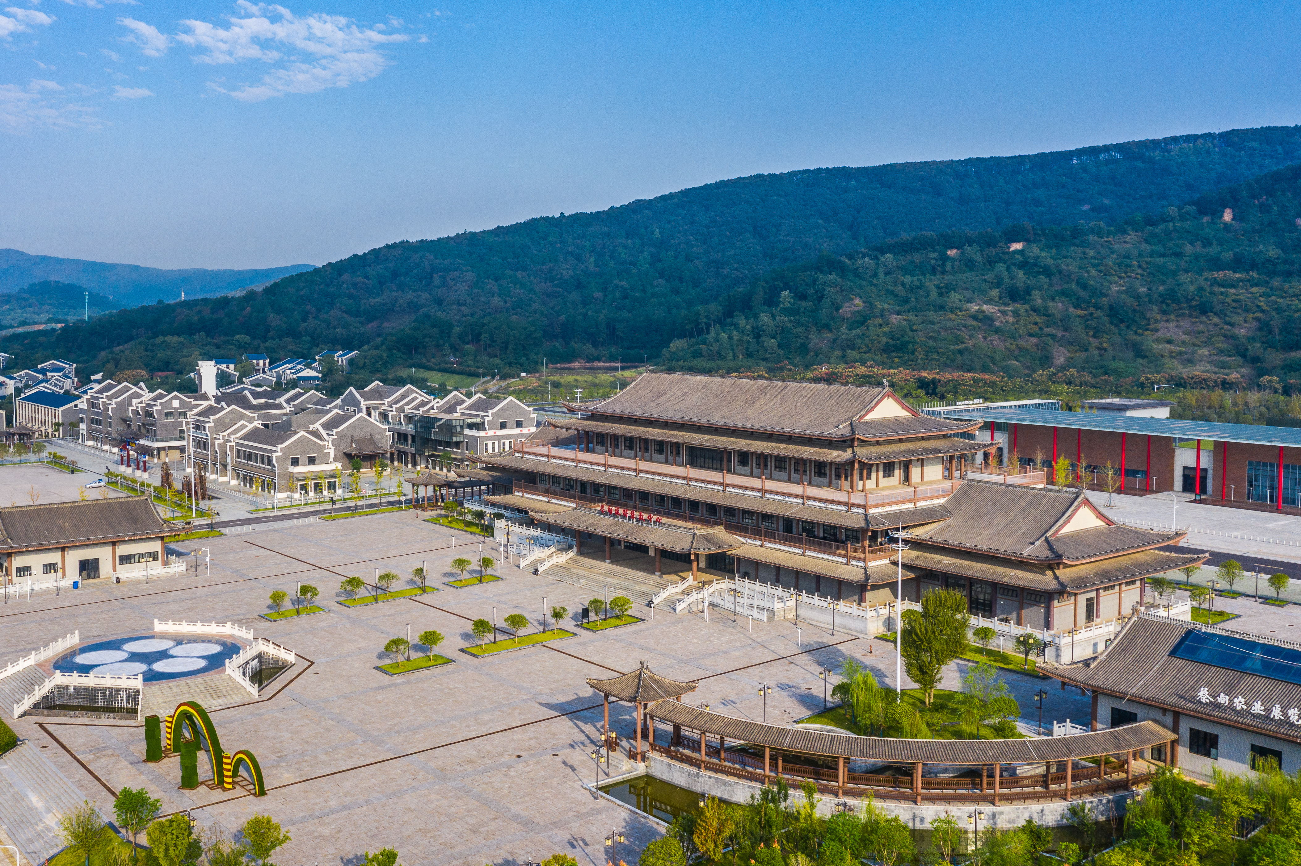  p>九真山景区位于武汉市 a target="_blank" href="/item/蔡甸区