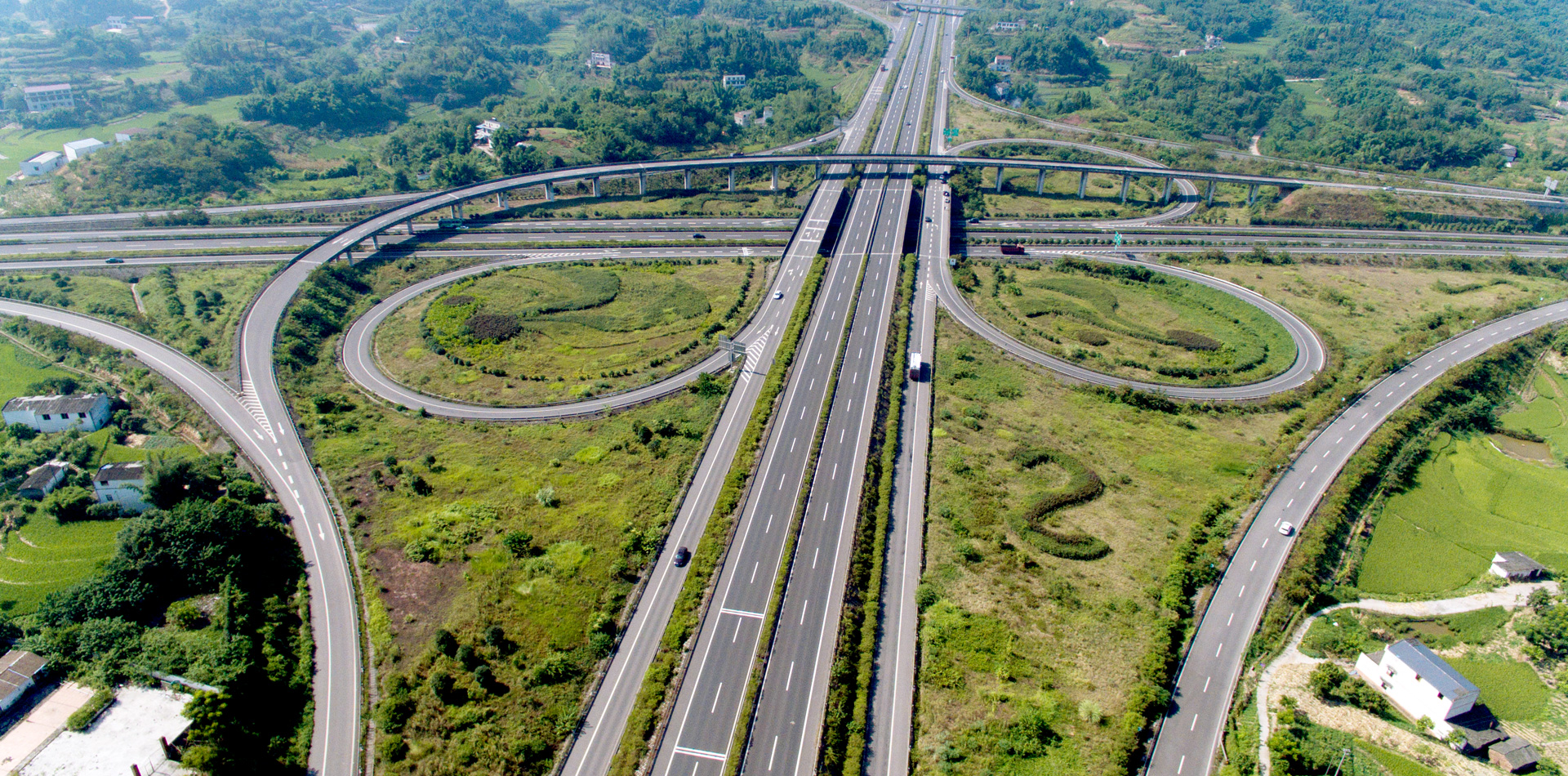  p>隆昌—纳溪高速公路(longchang-naxi expressway),简称"隆纳高速"
