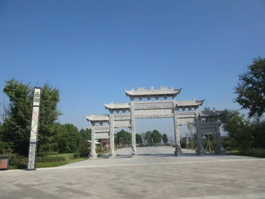  p>督公湖位于徐州市贾汪区山水大道东首,国家aaaa级督公湖风景区