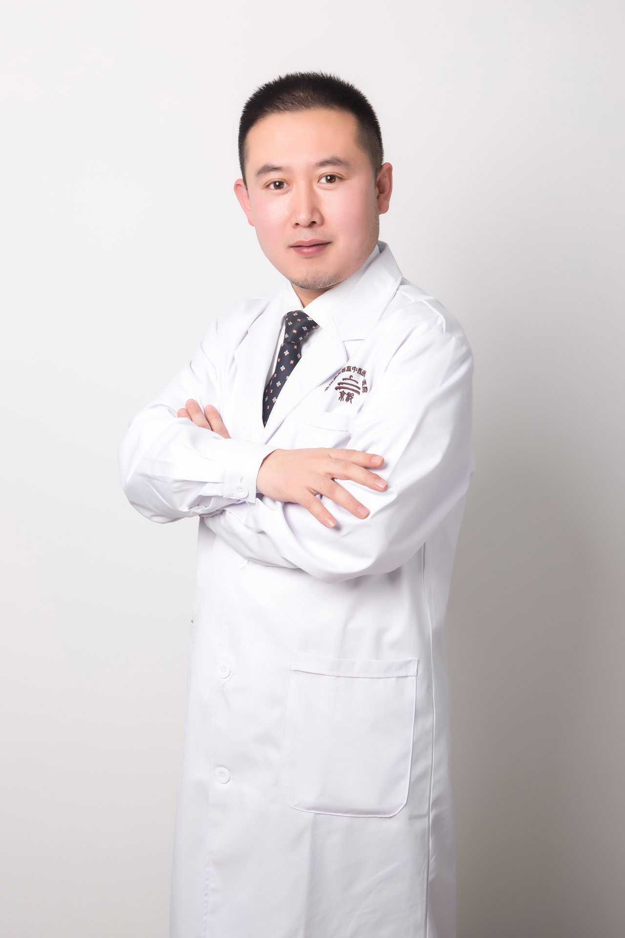  p>张建军,男,南京股骨髋骨科医院医生. /p>