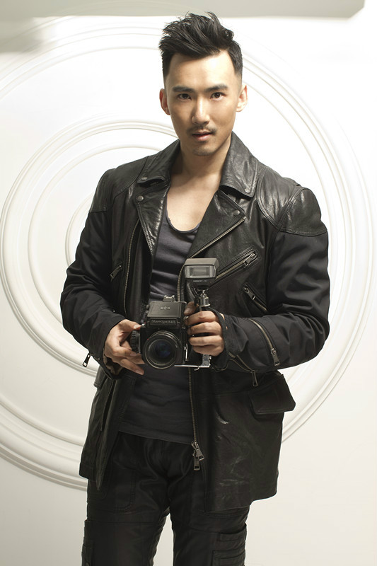  p>何前锋,男,现为中国人民解放军八一电影制片厂剧团演员,2008年出道