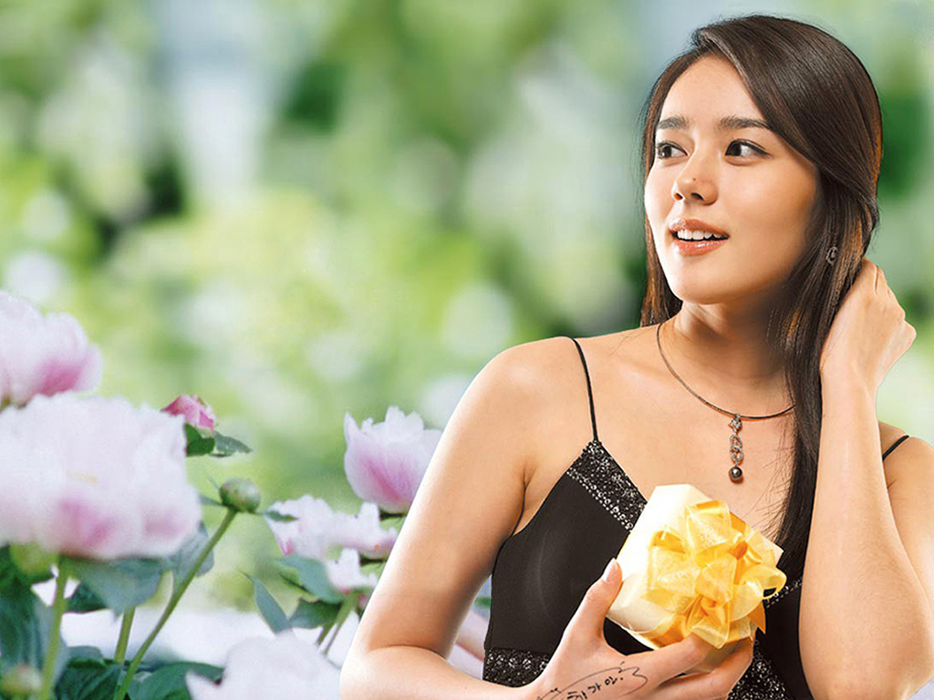  p>韩佳人(han ga in),本名"金贤珠",1982年2月25日出生于韩国首尔市