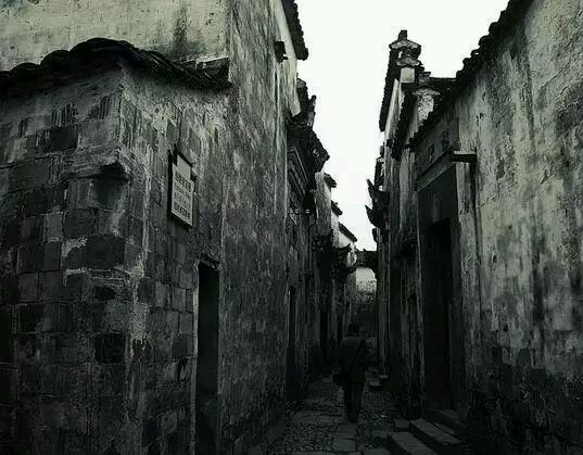 owcub">无灯巷位于<a target="