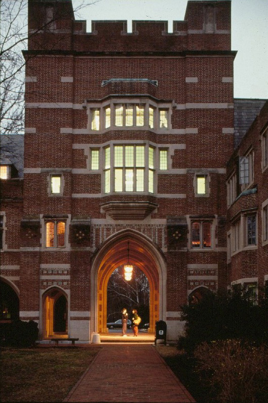  p>里士满大学是 a href="#" data-lemmaid="125486">美国 /a>极富