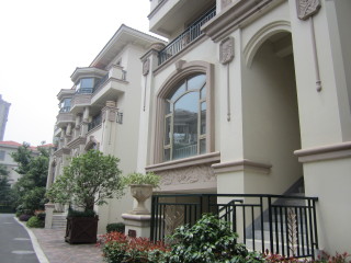  p>香缇世家位于嘉兴市南湖新区中央公园板块,纺工路延伸段中央公园