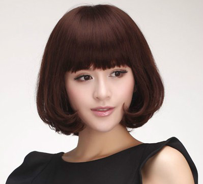  p>波波头(bobhaircut)就是中心在脑袋枕骨部位的比较厚重的一种短发