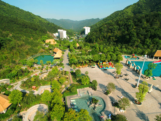  p>新丰云天海温泉度假村位于广东新丰县梅坑镇利坑角,占地4800亩.