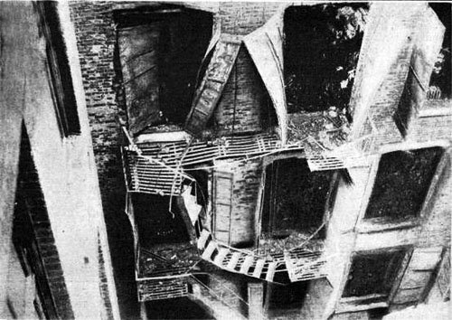  p data-id="gnww1j10lo">1911年3月25日,美国纽约市华盛顿广场三角