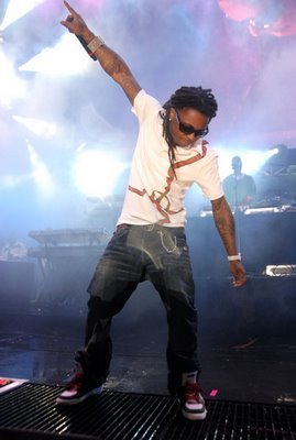  p>李尔·韦恩 i>(lil wayne) /i>,原名小杜威·麦可·卡特 i>(dwayne