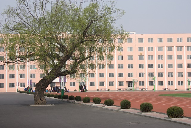 东港市第一中学