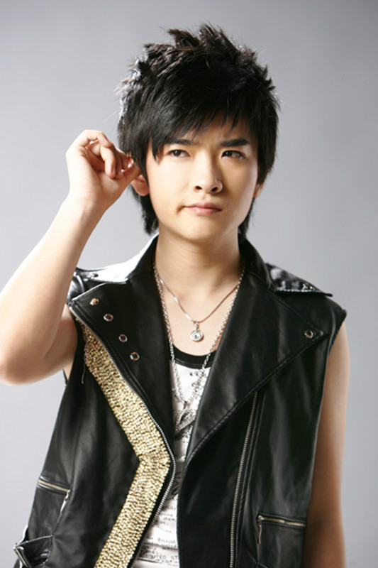  p>闫安,1987年2月8日出生于内蒙古自治区赤峰市,中国内地男歌手,演员