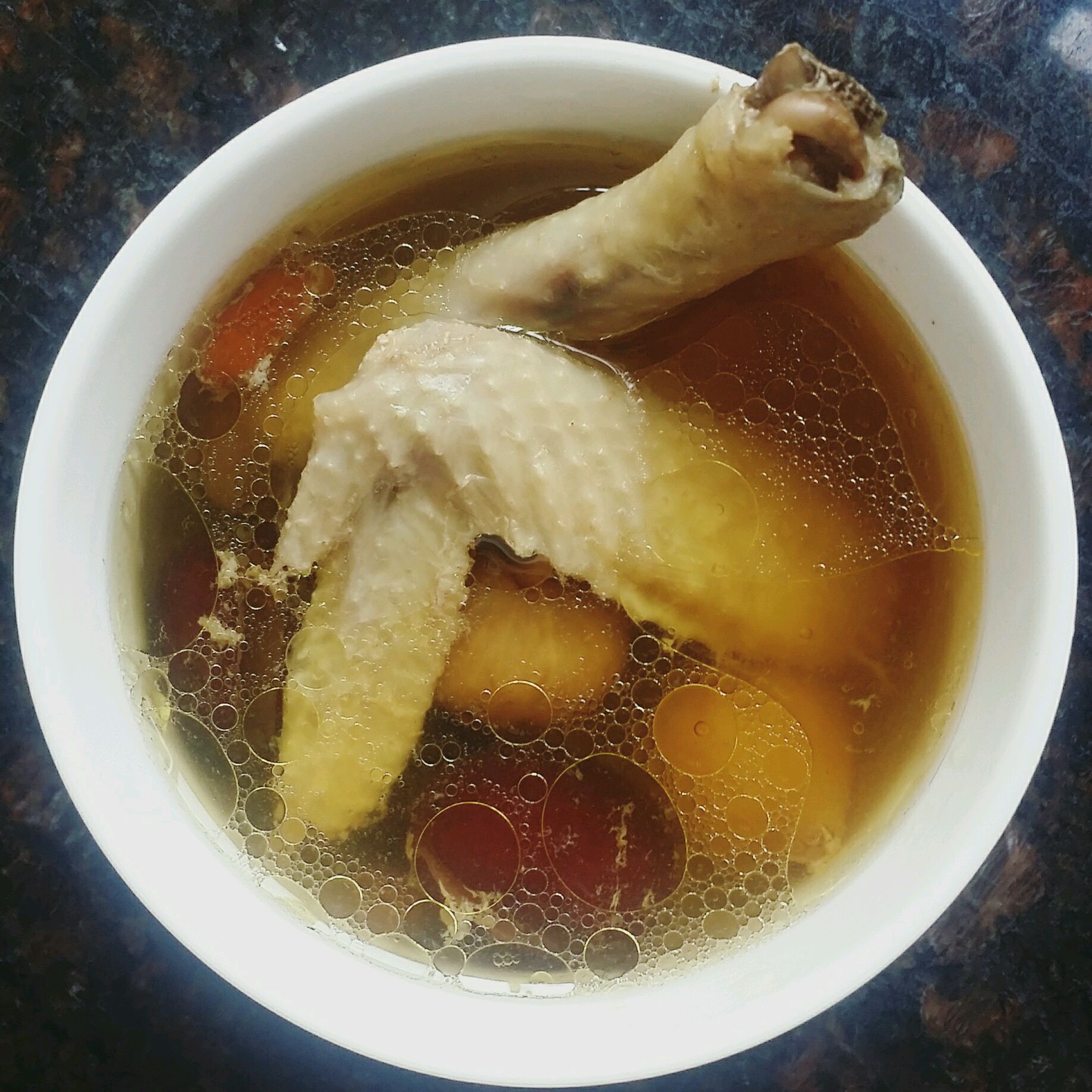 柴把鸽蛋鸡汤