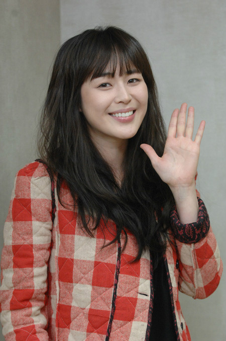  p>李荷娜 i>(         ) /i>,1982年9月23日生于韩国首尔市江南区