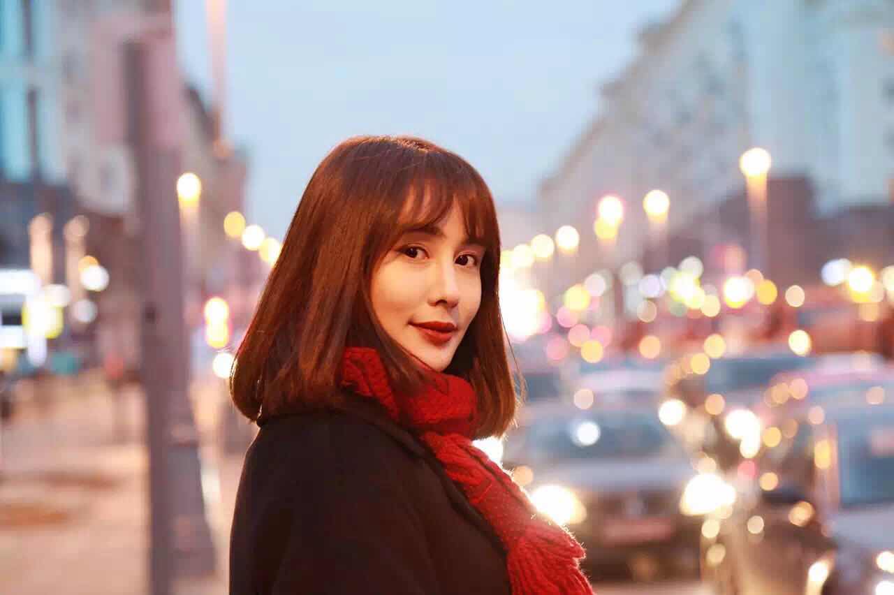  p>胡潇悦 i>(原名:胡雯月) /i>,出生于江苏