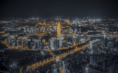 夜晚的“大玉米”及周边