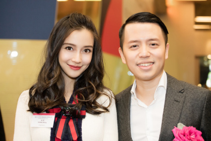 香港上市敲钟仪式