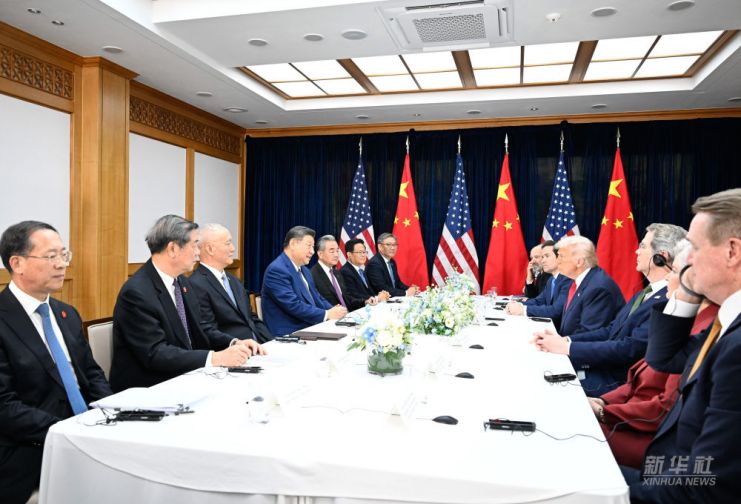 习近平同美国总统特朗普在釜山会晤