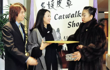 《男亲女爱》剧照