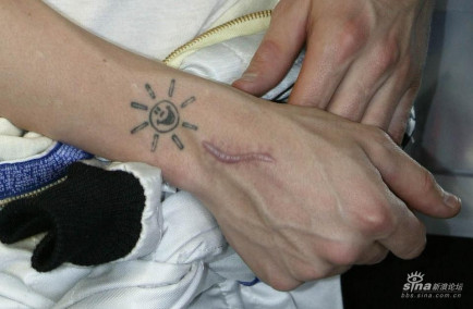 莱科宁纹身特写（后来被新纹身盖掉了）