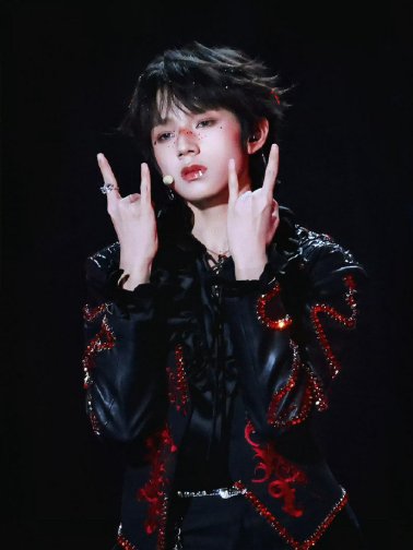 王橹杰参加TF家族2026新年音乐会