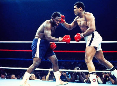 阿里（右）与乔雷泽比赛