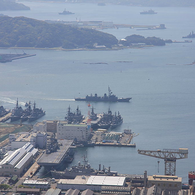 日本海軍　佐世保軍需部 米海軍佐世保基地の揚陸艦部隊は現4隻の中のドック型輸送揚陸艦
