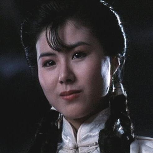 最出彩的一部戏当属在90年拍摄的林正英鬼片中饰演女鬼小红一角,其