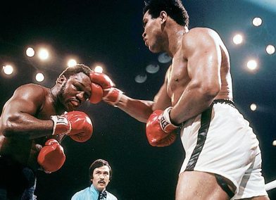 阿里（右一）与乔雷泽比赛