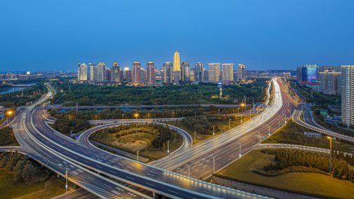 白天的“大玉米”及周边