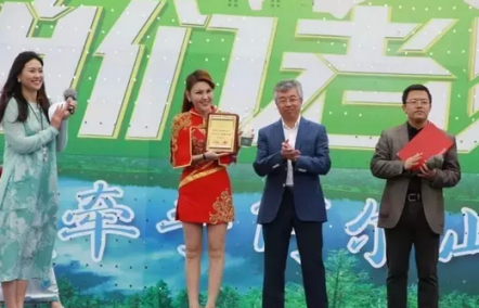 乌兰图雅公益活动