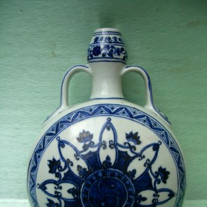 中国古美術・明宣徳・果皮緑地青花宝相紋・抱月瓶・青花磁・壺・花瓶・古陶磁・唐物 中国古美術・明宣徳・果皮緑地青花宝相紋・抱月瓶・青花磁・壺